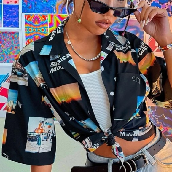 Graphic Button Up Blouse - Picture 3 of 4